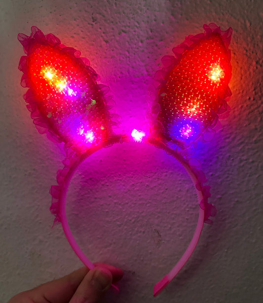 Kenarları Dantelli Fuşya Pullu Payetli Led Işıklı Tavşan Kulak Taç 23x19 cm