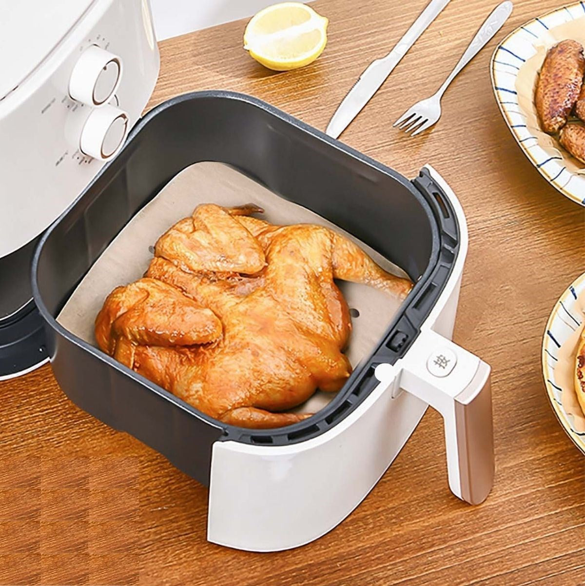 150 Adet Air Fryer Pişirme Kağıdı Tek Kullanımlık Hava Fritöz Yağ Geçirmez Yapışmaz Gıda Pişirme Kağıdı Delikli Kare Model