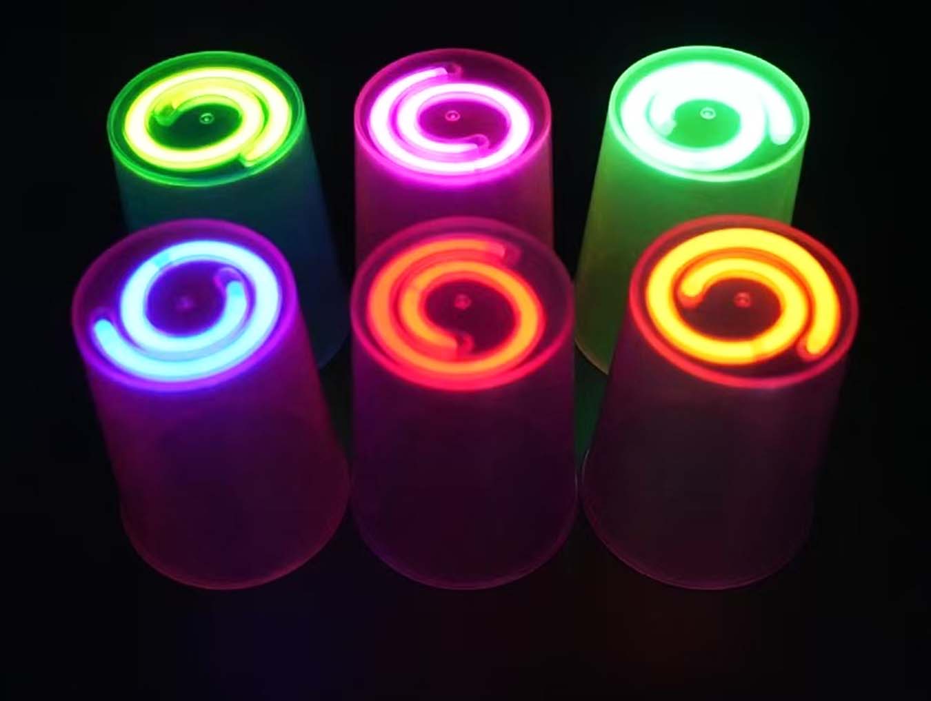 Karanlıkta Yanan Gece Işığı Mega Glow Bardaklar 8 Adet 8.5 x 10.5 cm