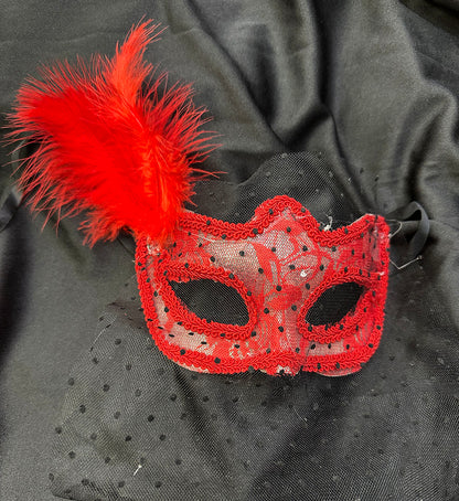 Kırmızı Renk Dantelli Duvaklı İncili Parti Maskesi Balo