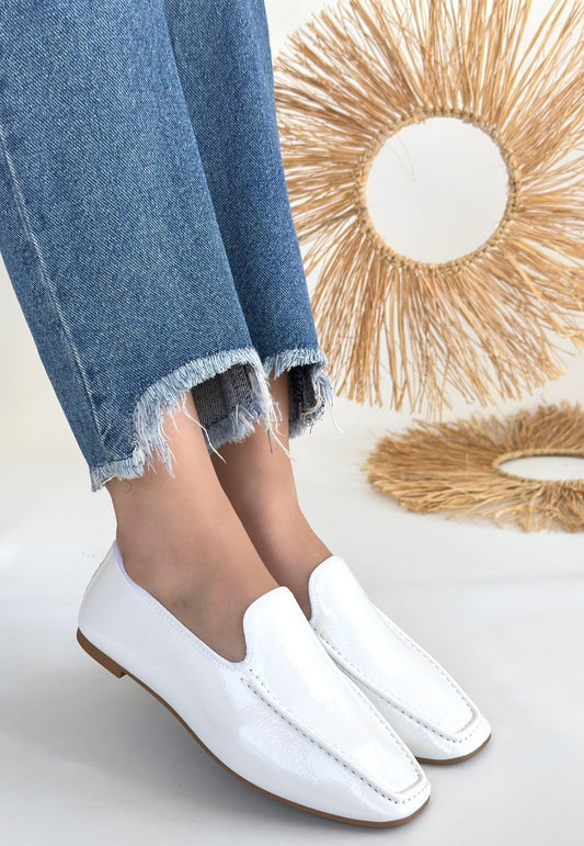 Betra Beyaz Rugan Babet Ayakkabı